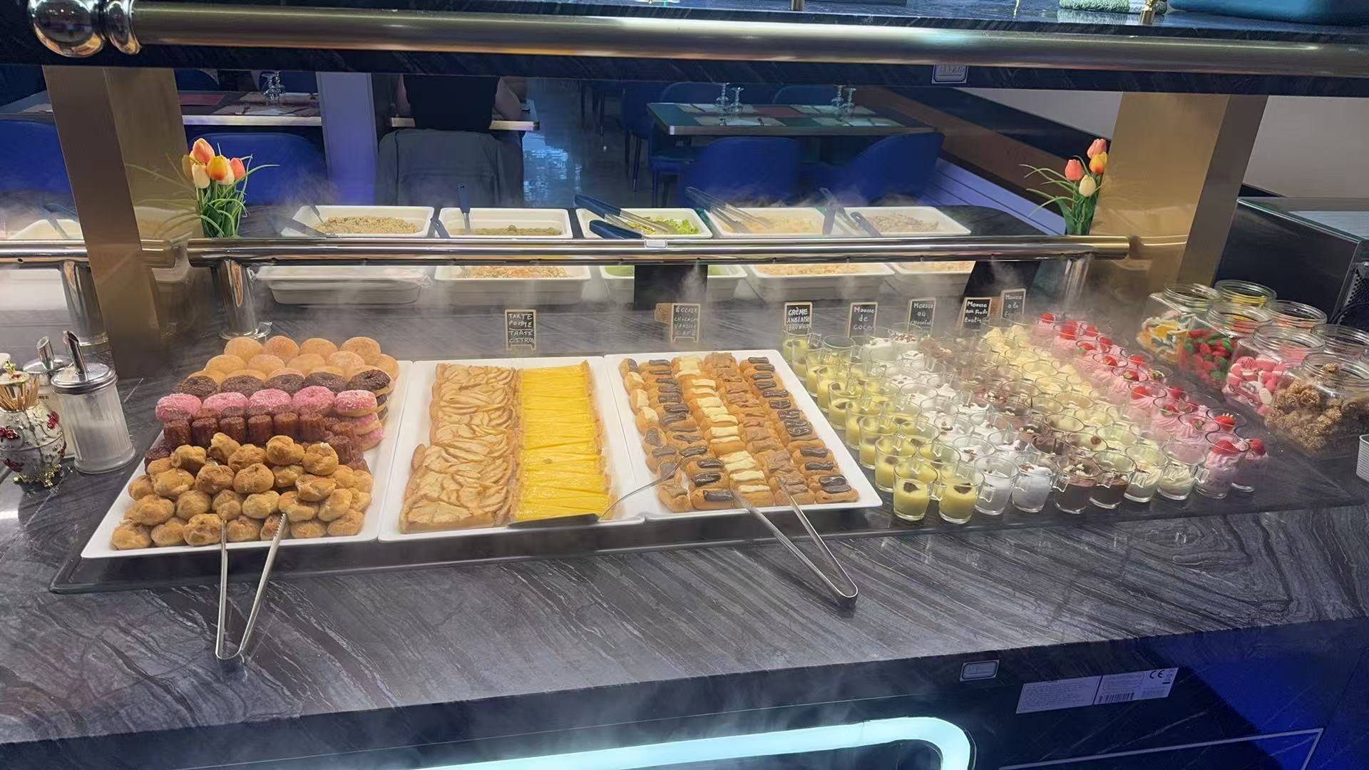 Desserts maison — mignardises, gâteaux, verrines