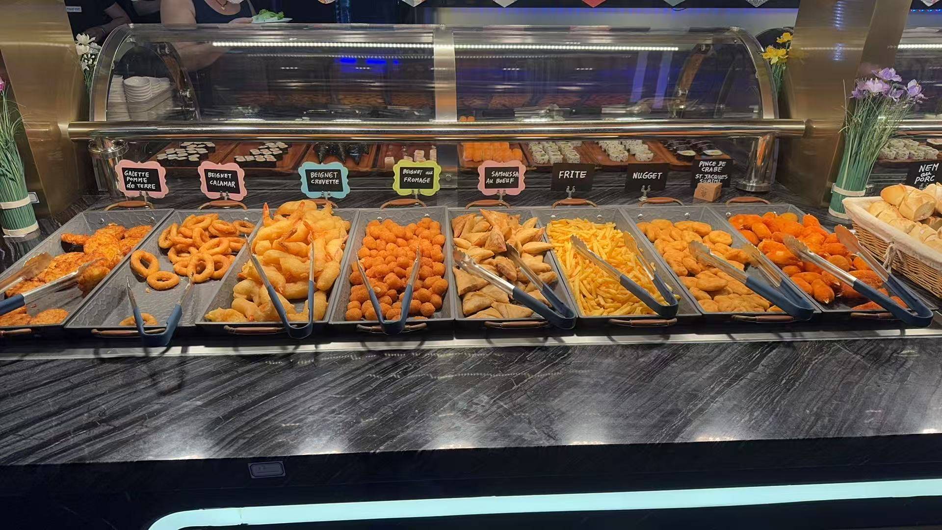 Spécialités frites — beignets, nems, samoussa, nuggets