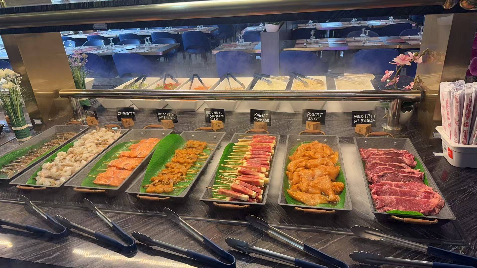 Grillades au barbecue — viandes et poissons crus