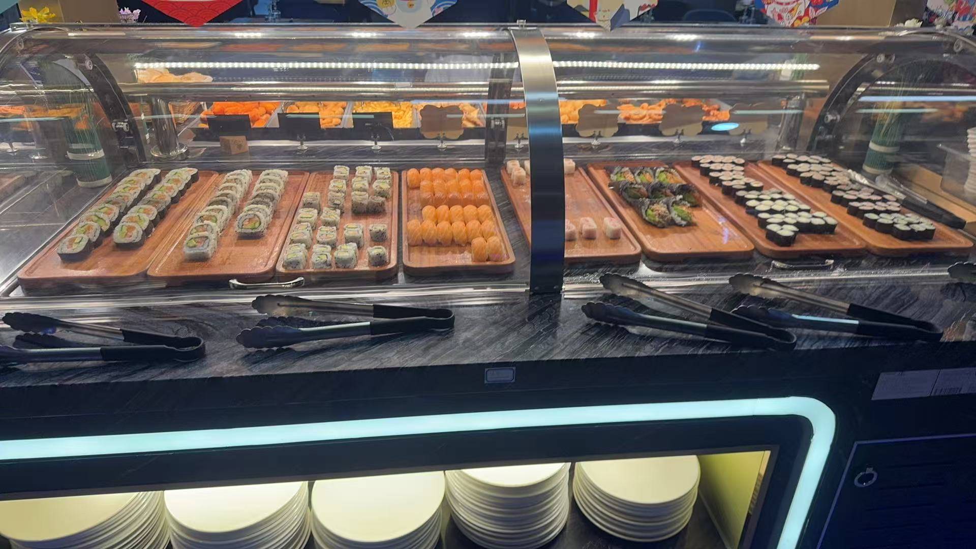 Vitrine sushis makis et californias